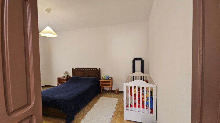 Image No.28-7 Bed Townhouse for sale