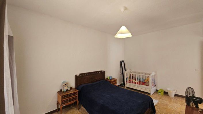 Image No.30-7 Bed Townhouse for sale