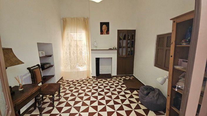 Image No.32-7 Bed Townhouse for sale