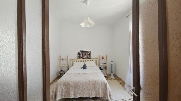 Image No.42-7 Bed Townhouse for sale