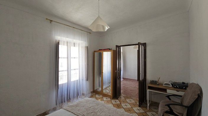 Image No.44-7 Bed Townhouse for sale