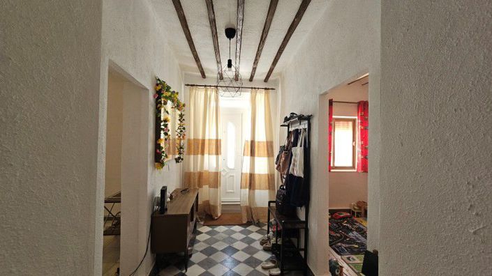 Image No.9-7 Bed Townhouse for sale