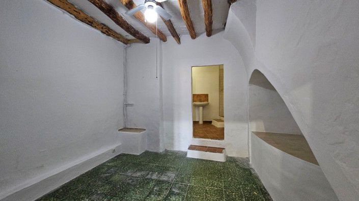 Image No.24-3 Bed Townhouse for sale