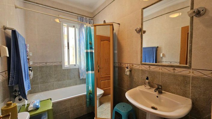 Image No.20-3 Bed Villa for sale