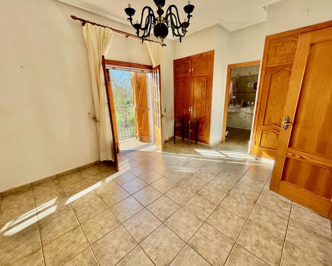 Image No.14-4 Bed Property for sale