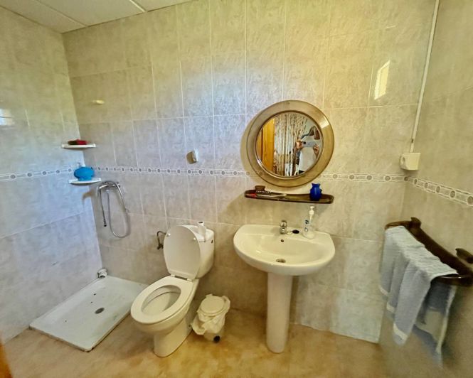 Image No.24-4 Bed Property for sale