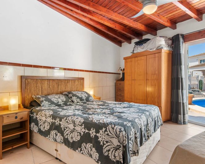 Image No.19-4 Bed Property for sale