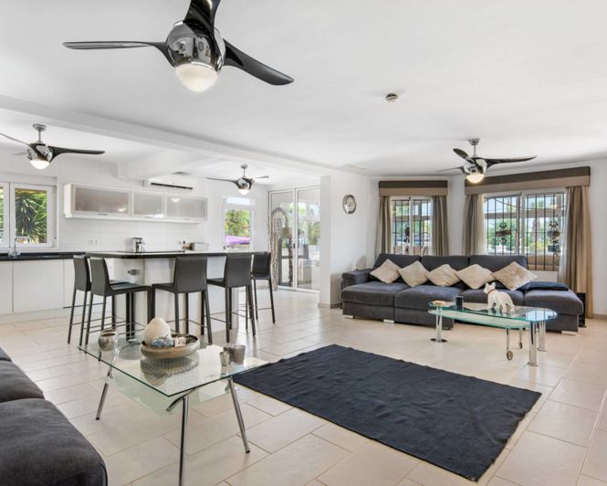 Image No.4-4 Bed Property for sale