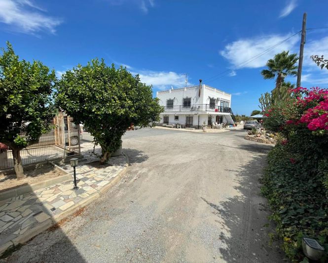 Image No.1-7 Bed Property for sale