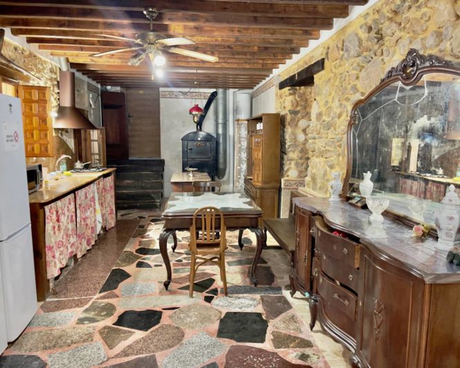 Image No.10-8 Bed Property for sale