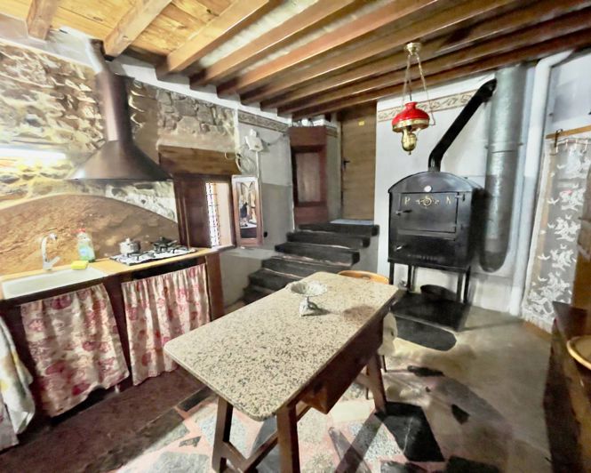 Image No.15-8 Bed Property for sale