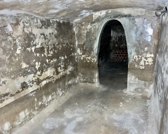 Image No.17-8 Bed Property for sale