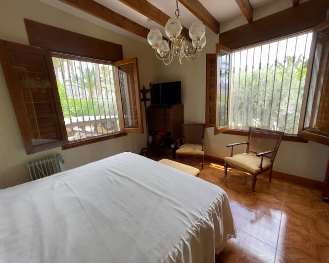 Image No.28-8 Bed Property for sale