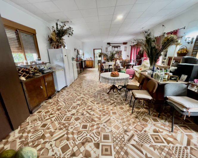 Image No.33-8 Bed Property for sale