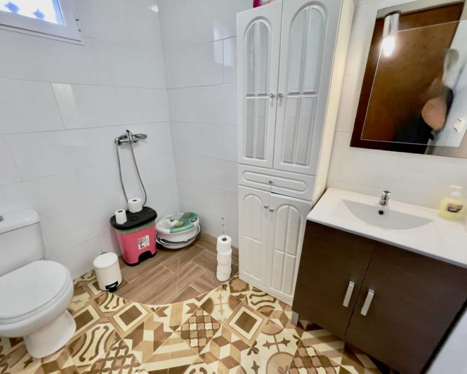 Image No.34-8 Bed Property for sale