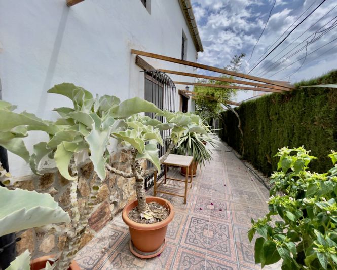 Image No.45-8 Bed Property for sale