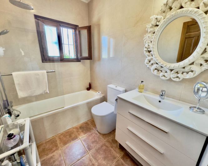 Image No.12-3 Bed Property for sale