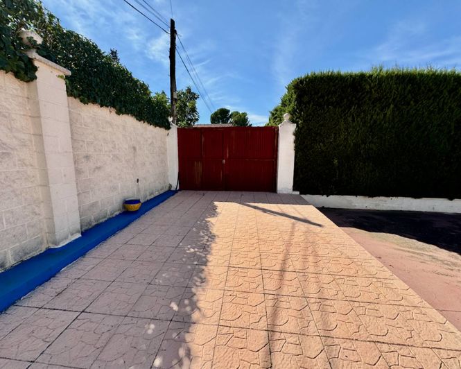 Image No.35-8 Bed Property for sale