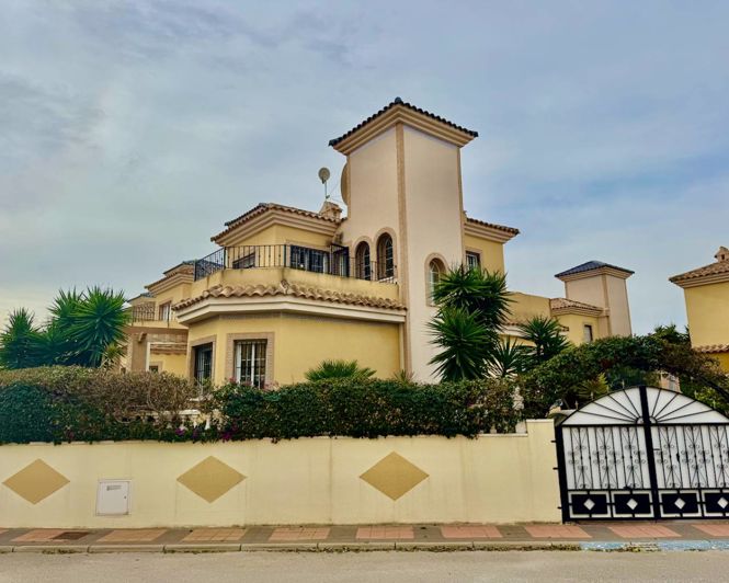 Image No.1-3 Bed Villa for sale
