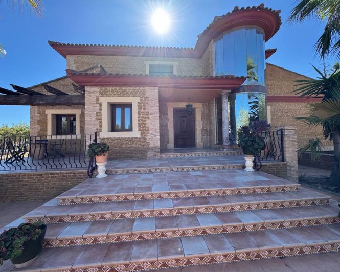 Image No.1-4 Bed Property for sale