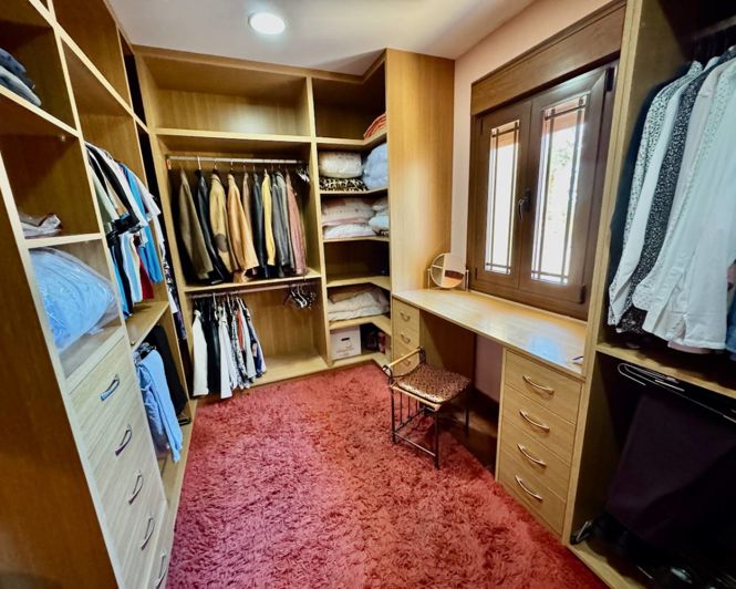 Image No.13-4 Bed Property for sale