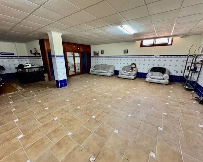 Image No.32-4 Bed Property for sale