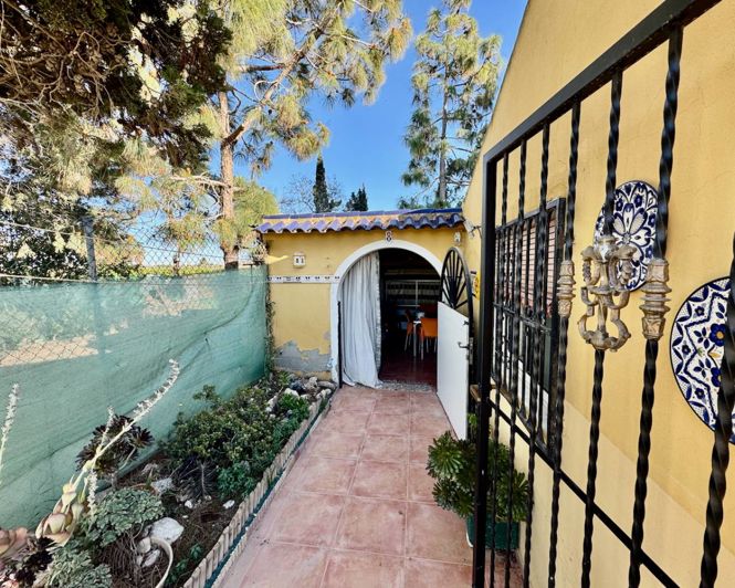Image No.23-4 Bed Property for sale