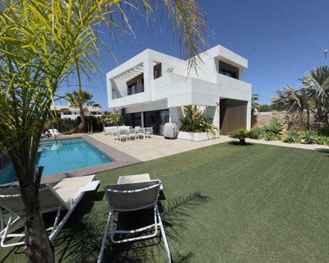 Image No.1-3 Bed Villa for sale