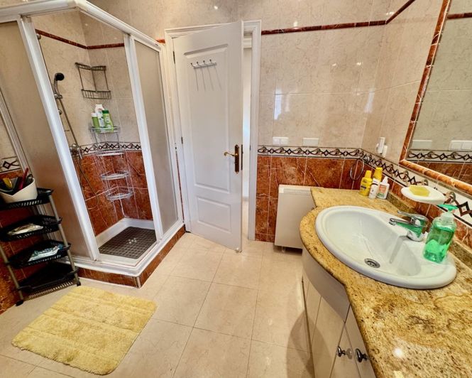 Image No.10-4 Bed Villa for sale