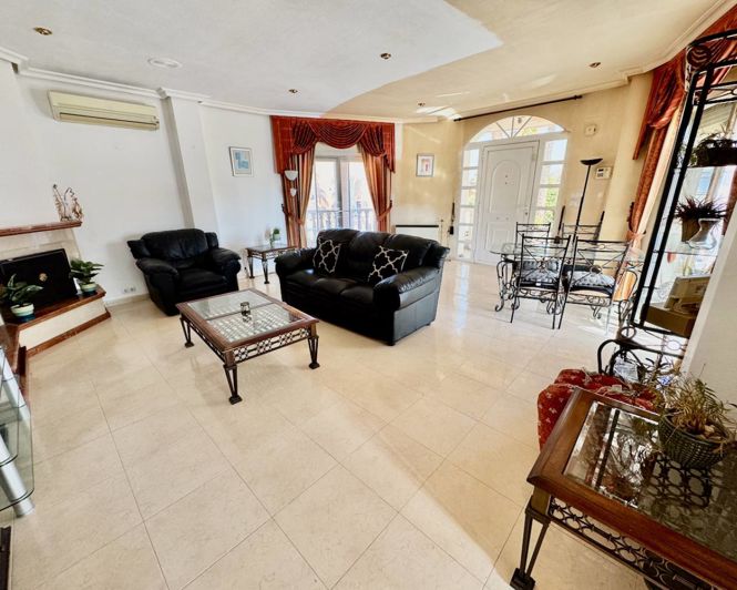 Image No.4-4 Bed Villa for sale