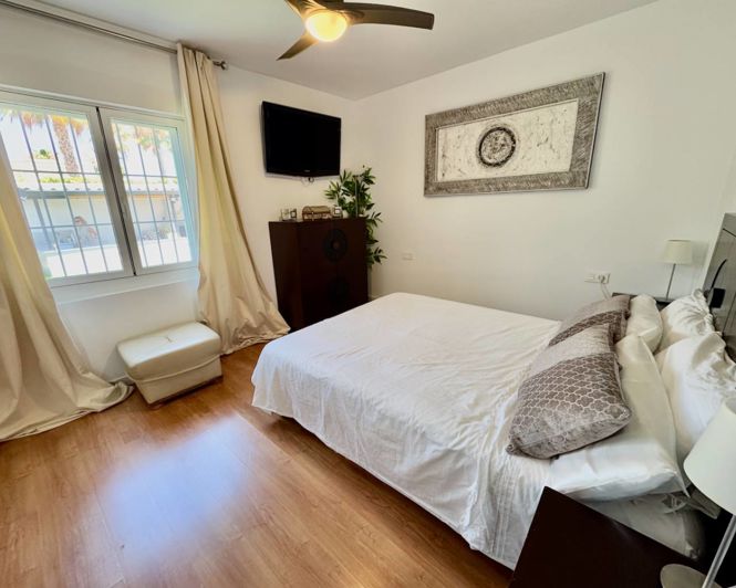 Image No.12-3 Bed Property for sale