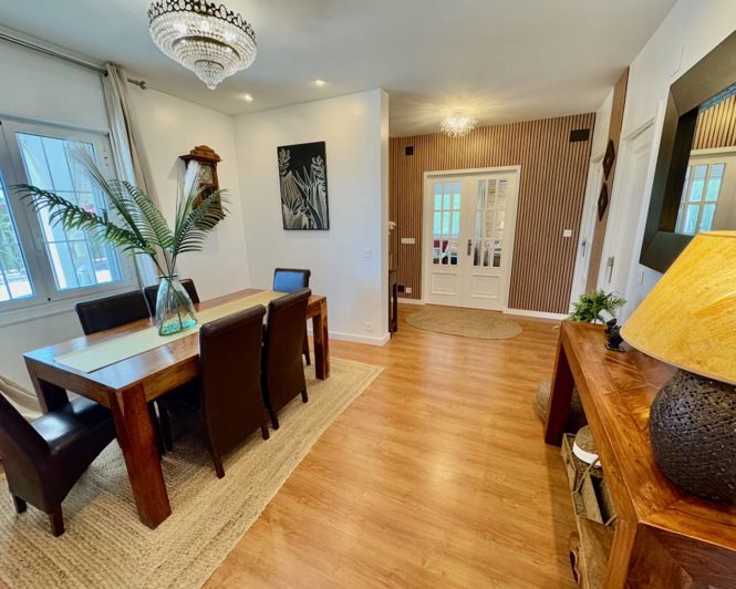 Image No.8-3 Bed Property for sale