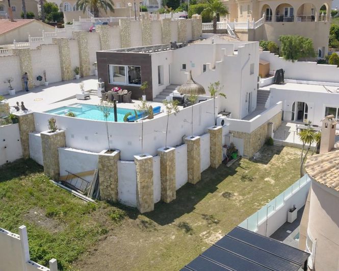 Image No.1-6 Bed Villa for sale
