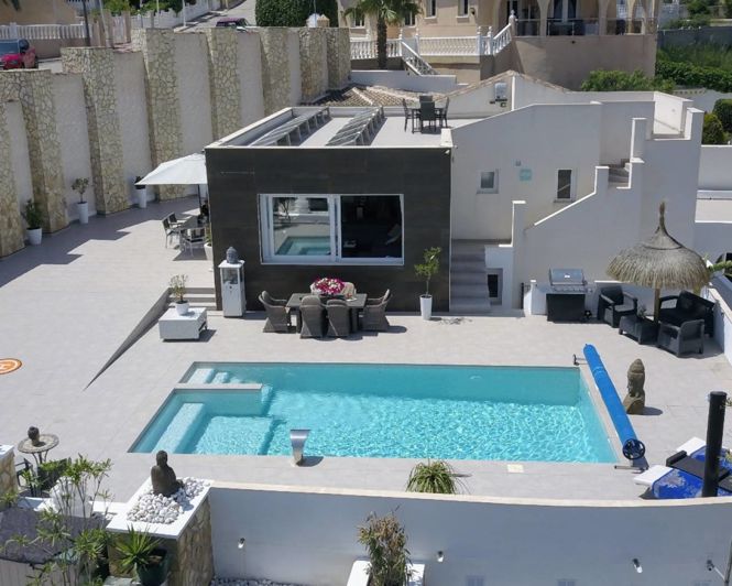 Image No.1-6 Bed Villa for sale