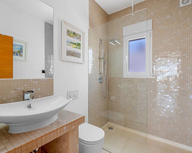 Image No.18-7 Bed Villa for sale