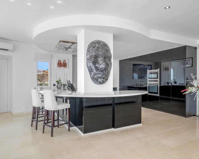 Image No.8-7 Bed Villa for sale