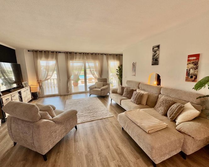 Image No.8-6 Bed Villa for sale