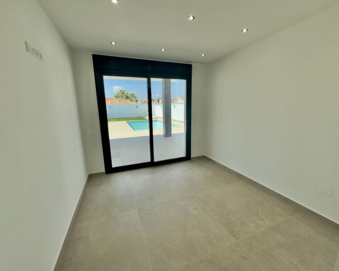 Image No.6-3 Bed Villa for sale