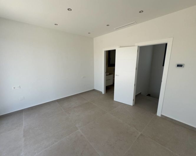 Image No.8-3 Bed Villa for sale