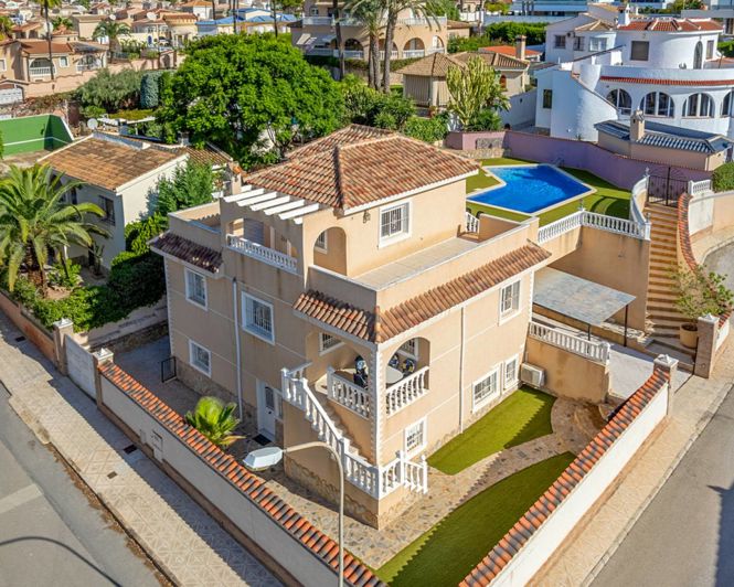 Image No.1-7 Bed Villa for sale