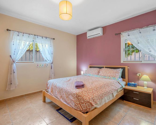 Image No.10-7 Bed Villa for sale