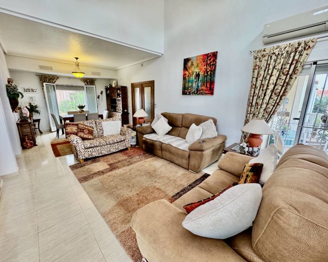 Image No.10-4 Bed Property for sale