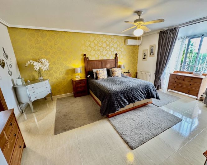 Image No.14-4 Bed Property for sale