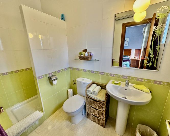 Image No.19-4 Bed Property for sale