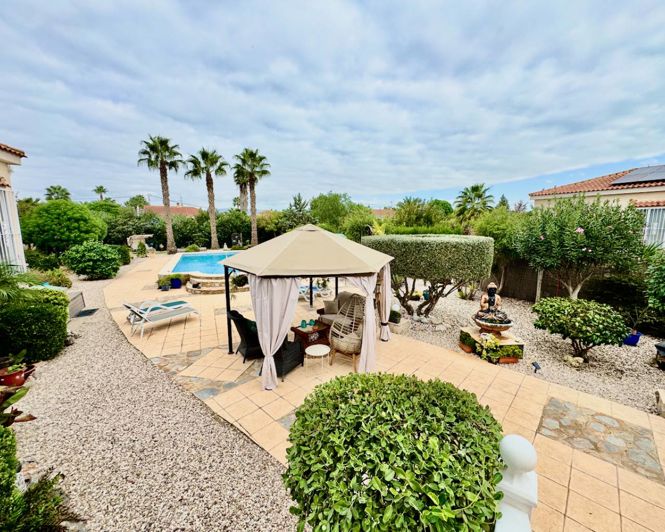 Image No.25-4 Bed Property for sale