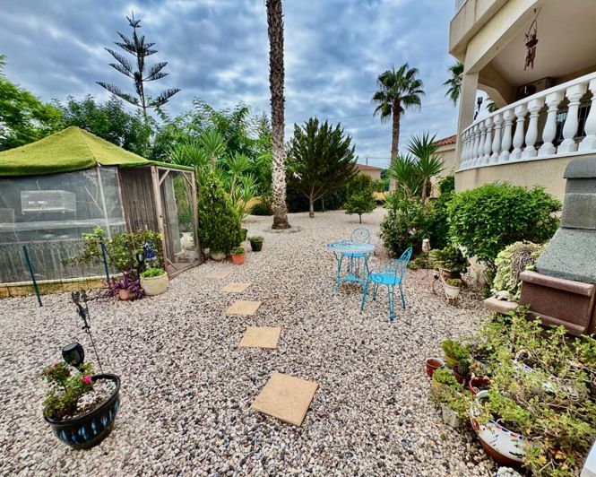 Image No.28-4 Bed Property for sale