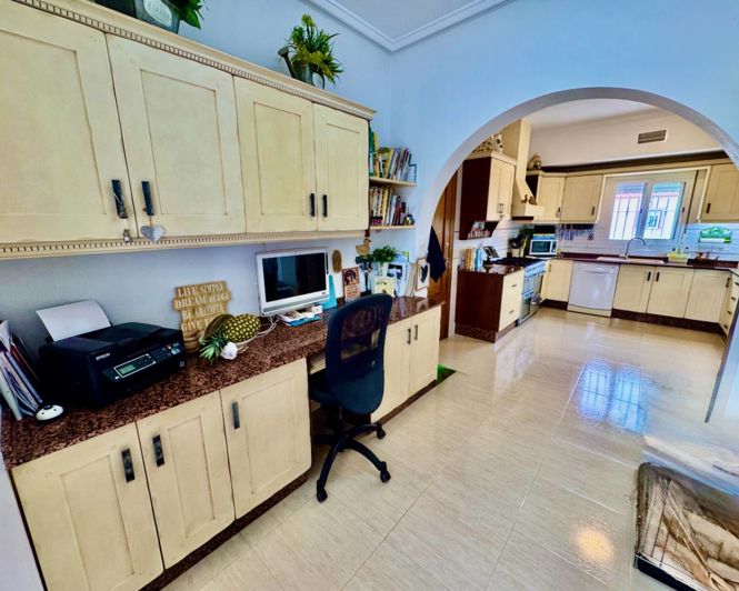 Image No.5-4 Bed Property for sale