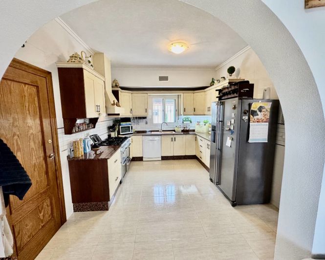 Image No.6-4 Bed Property for sale