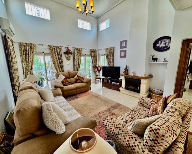 Image No.8-4 Bed Property for sale