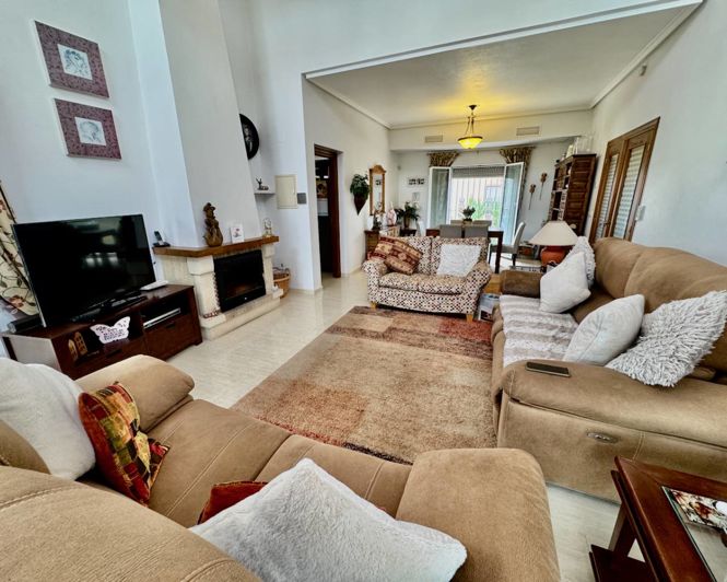 Image No.9-4 Bed Property for sale